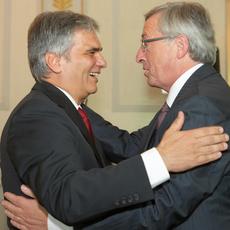 Bundeskanzler Faymann überreicht Grosses Goldenes Ehrenzeichen an Premier Juncker 140710