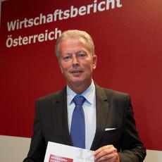 BM Mitterlehner praesentiert den Wirtschaftsbericht Oesterreich 2012 090712