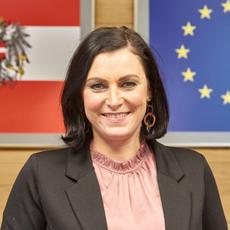 Interview Landwirtschaftsministerin Elisabeth Köstinger 290119